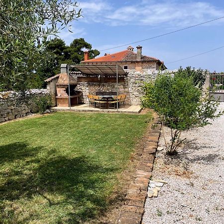 Holiday Home Stancija Becic Mugeba Ngoại thất bức ảnh