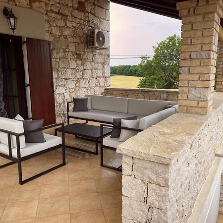 Holiday Home Stancija Becic Mugeba Ngoại thất bức ảnh