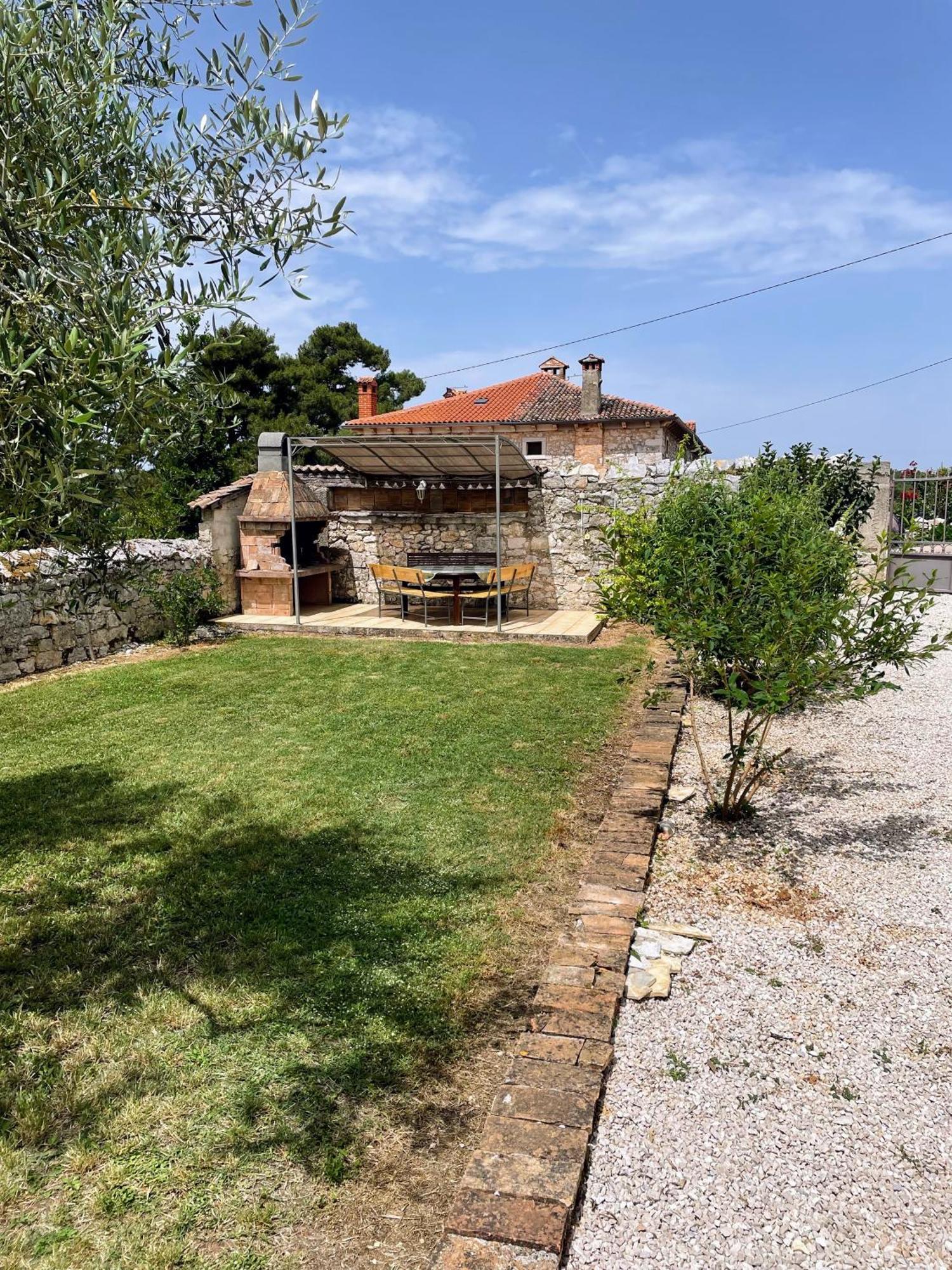 Holiday Home Stancija Becic Mugeba Ngoại thất bức ảnh
