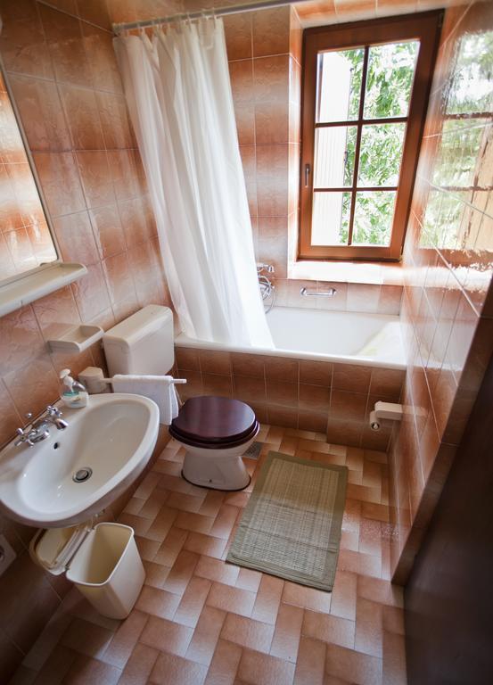 Holiday Home Stancija Becic Mugeba Ngoại thất bức ảnh