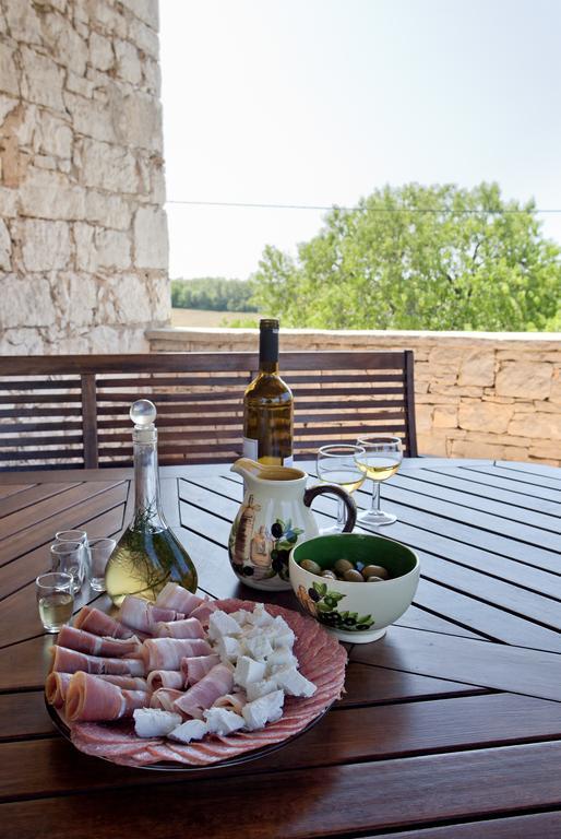 Holiday Home Stancija Becic Mugeba Ngoại thất bức ảnh